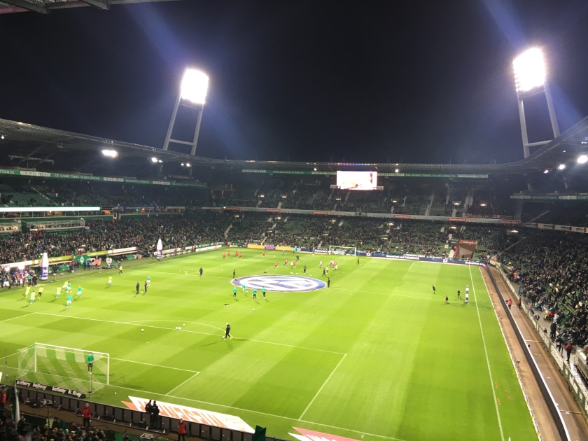 Das Weserstadion in voller Pracht im Flutlicht